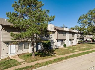 233 Northport Hills Dr, Florissant, MO 63033