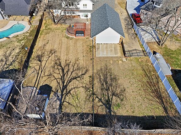 4th image of 521 Pioneer Rd