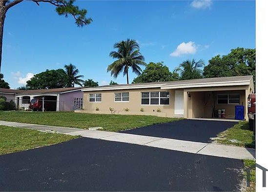 5th image of 1067 Iroquis Ave
