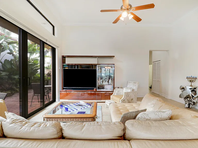 210 Coral Cay Ter — Photo 17