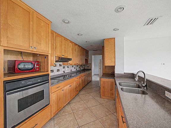 4th image of 1149 SW Hogan Street