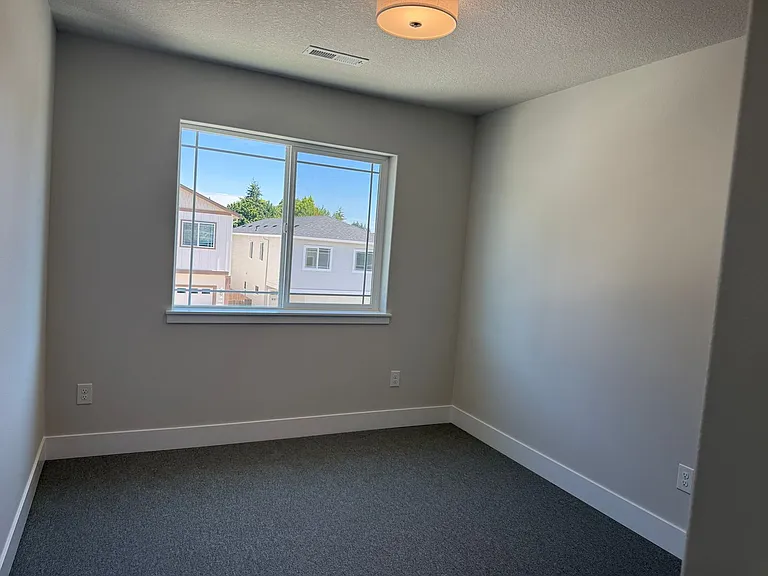 9702 NE 29th Ave — Photo 10