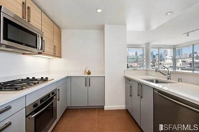 555 4th St #933 — Photo 8