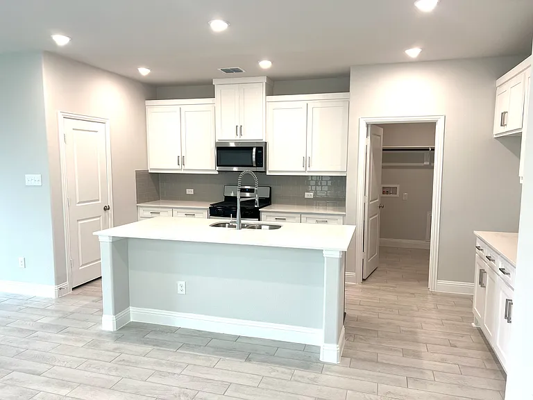 3010 Camilli Cv — Photo 3