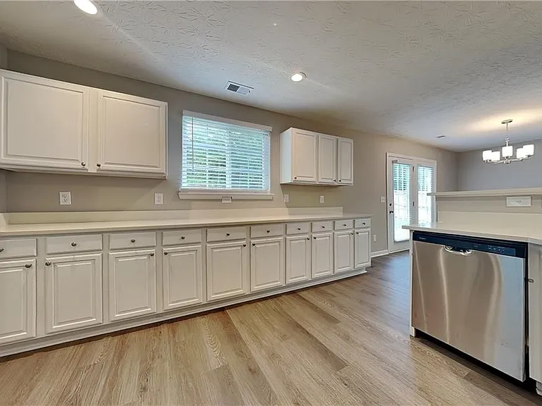 3118 Farmstead Ct — Photo 7