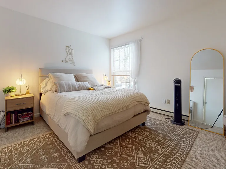 University Park Apartments near Cornell University — Photo 96