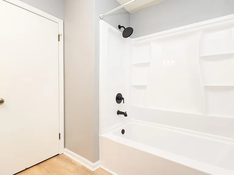 8260 Oxford Dr — Photo 16