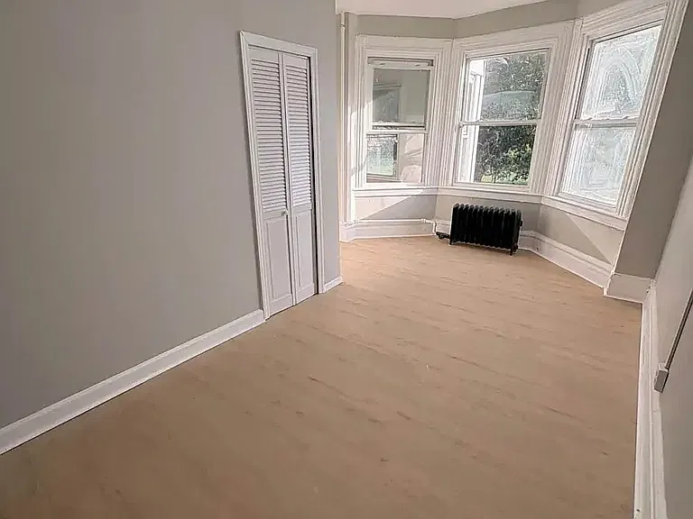 3 bed, $2,000 — Photo 1