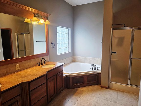 2nd image of 607 Autumn Glen Ct