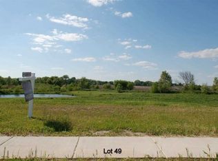 867 Goldfinch Ln, Marshall, WI 53559