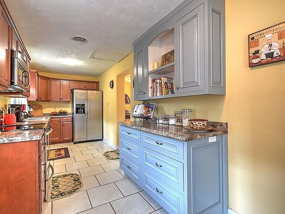 5th image of 212 Fairwood Dr