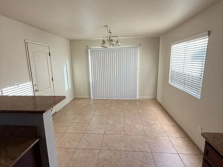 585 Hart Dr — Photo 12