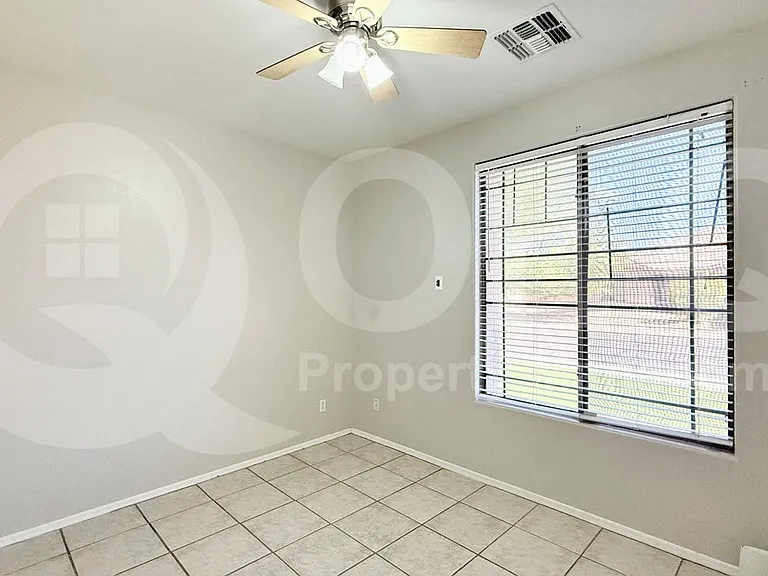 1674 E Aloe Pl — Photo 10
