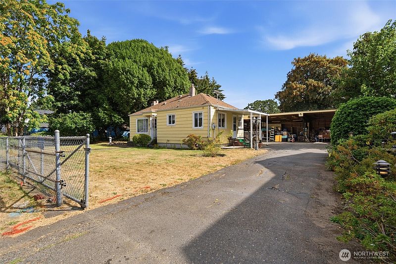 2nd image of 514 Violet Meadow Street S
