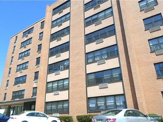 1st image of 2352 Linwood Ave APT 6H