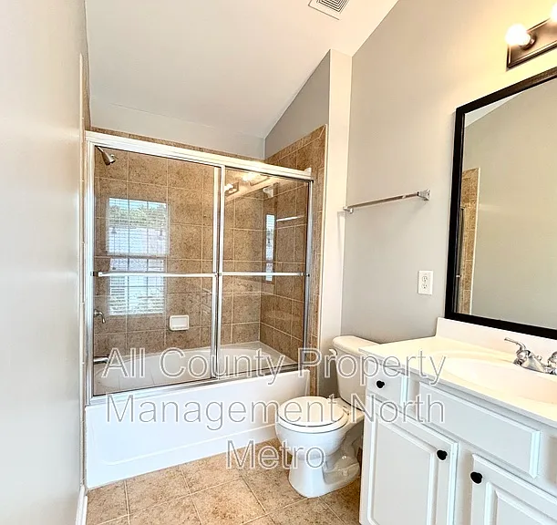 1033 Thornborough Dr — Photo 12