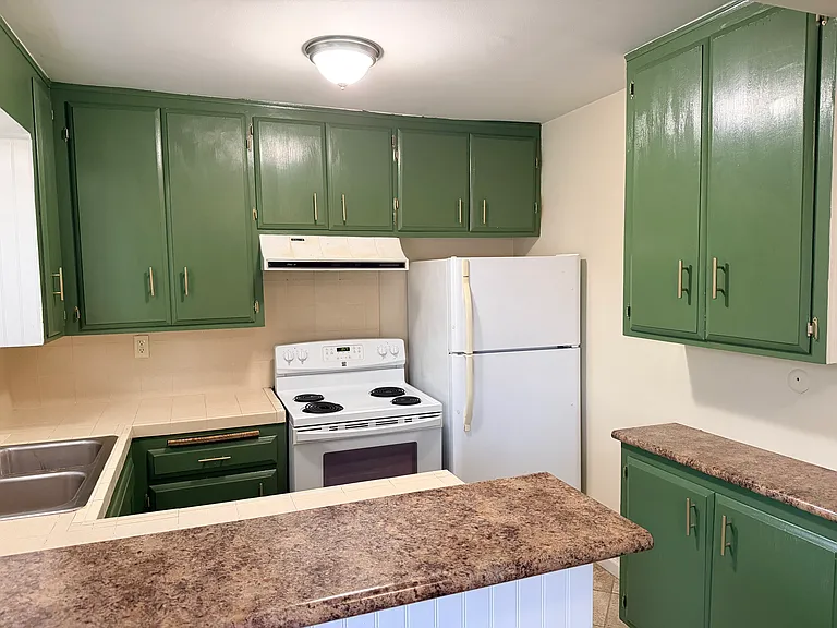 540 Evergreen St — Photo 9