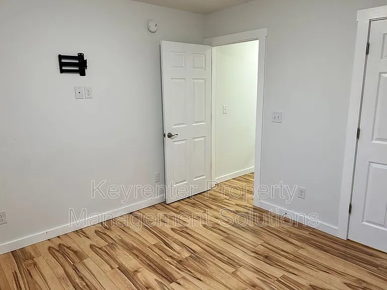 317 Sterling St #B — Photo 29