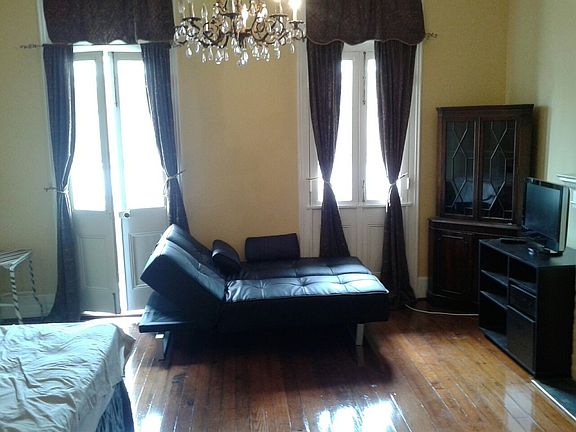 3rd image of 821 Barracks St APT 3