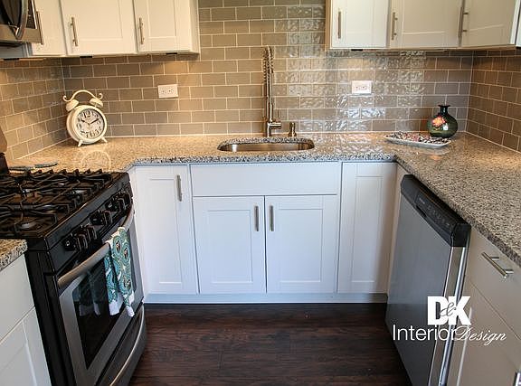 3rd image of 725 E 193rd Pl
