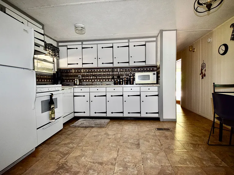 9340 E Edgewood Ave — Photo 3