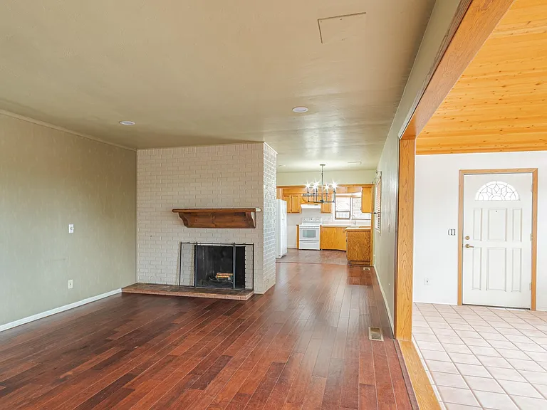 1430 NE Sherman Ln — Photo 10