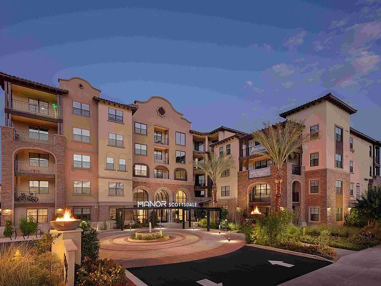 Manor Scottsdale — Photo 16