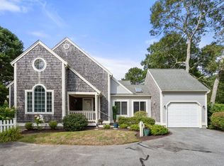 8 Gold Leaf Ln, Mashpee, MA 02649