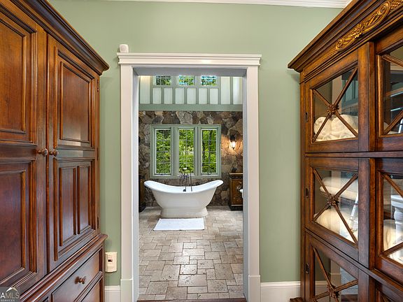 30th image of 230 Woodside Ln
