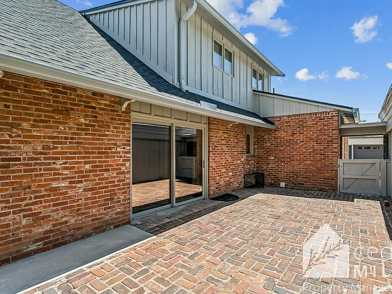 125 S Oakwood Ave — Photo 10