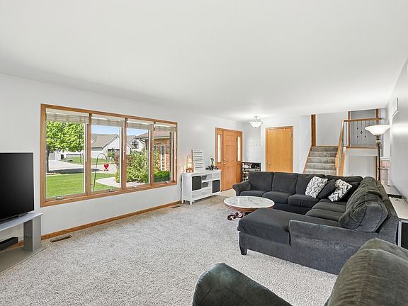 5th image of 6587 Arrowhead Dr