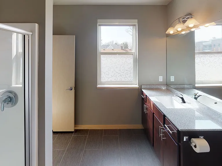 902 Drake St — Photo 103