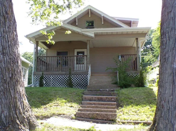 822 N 4th St, Savanna, IL 61074