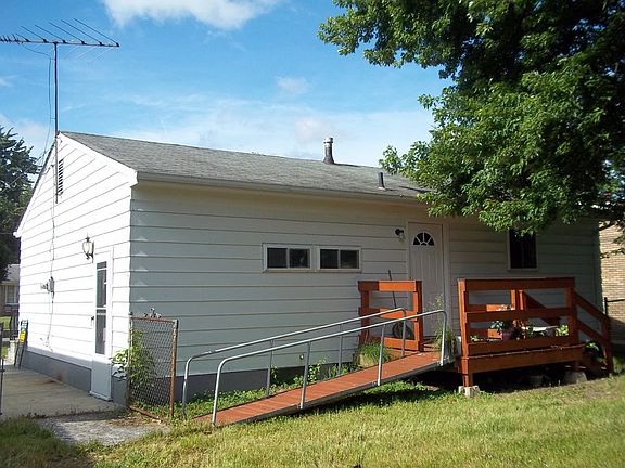 4th image of 872 Wilder Ave