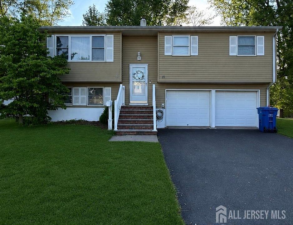 1st image of 13 Nicholas Dr