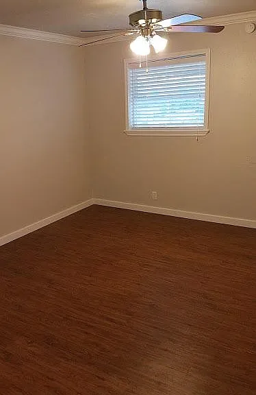 2505 Louise St — Photo 6