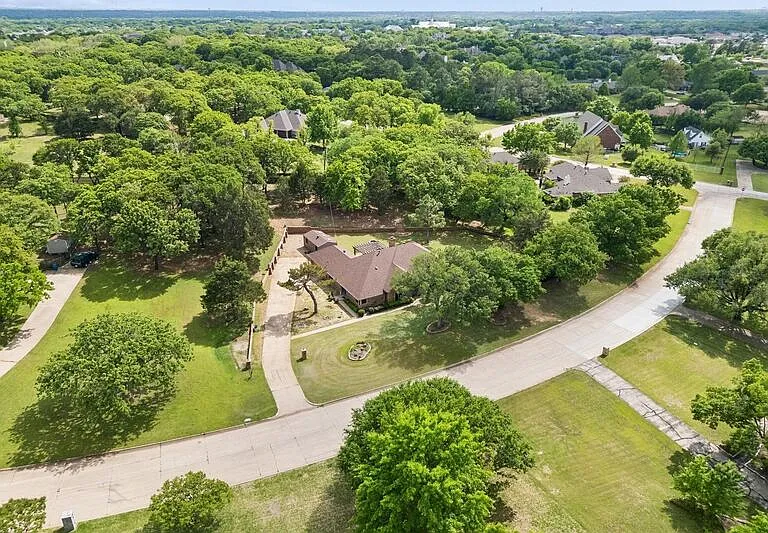 1013 Alamo Dr — Photo 8