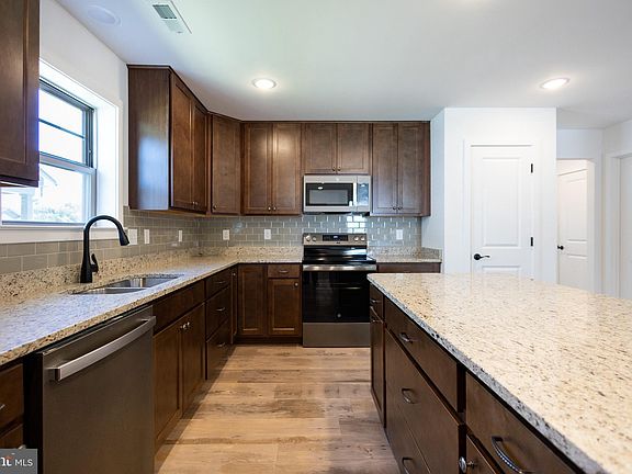 4th image of 19 Grainfield Ct