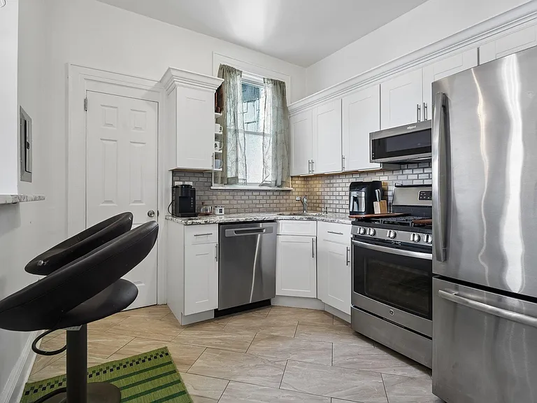 27 Thorne St #5 — Photo 5