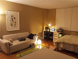 Rented by R New York