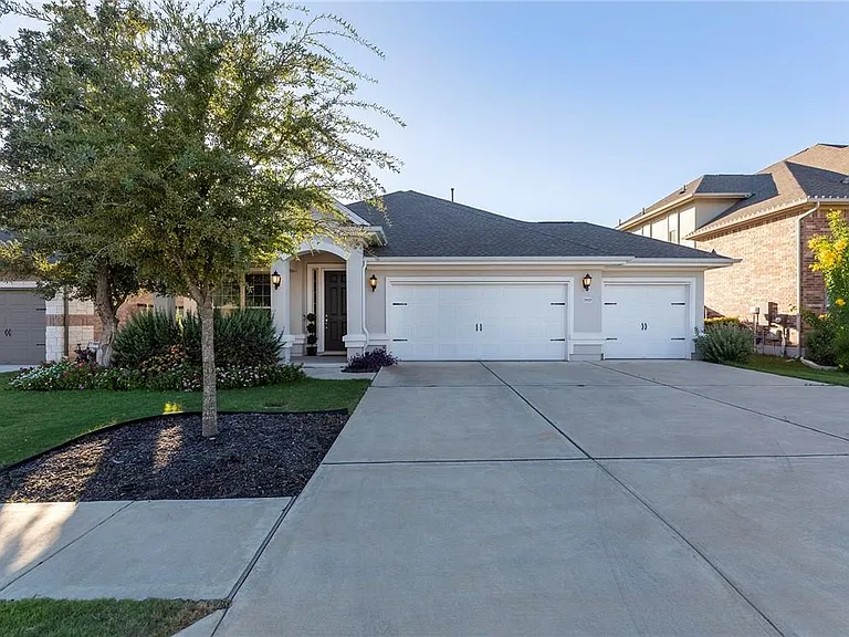 2925 Mossy Springs Dr — Photo 3
