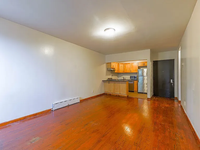 577 Warren St #6 — Photo 7