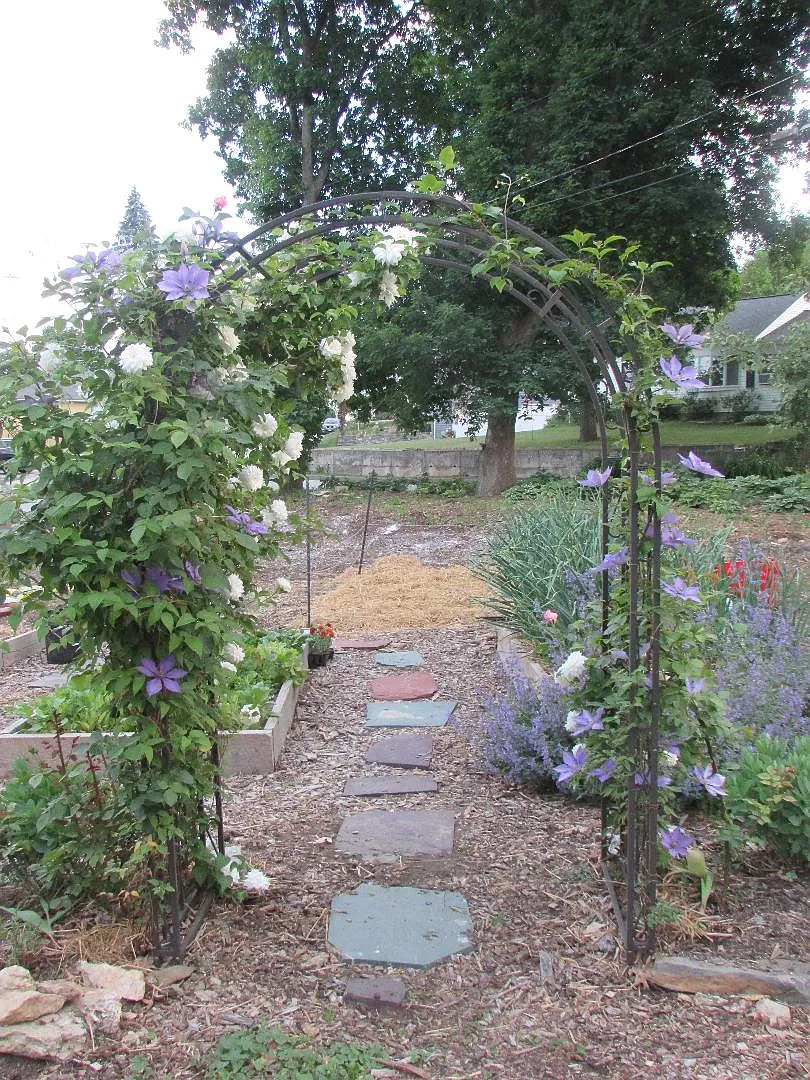 41 Carpenter Ave — Photo 2