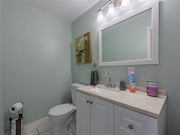 4th image of 608 Sellers Ave