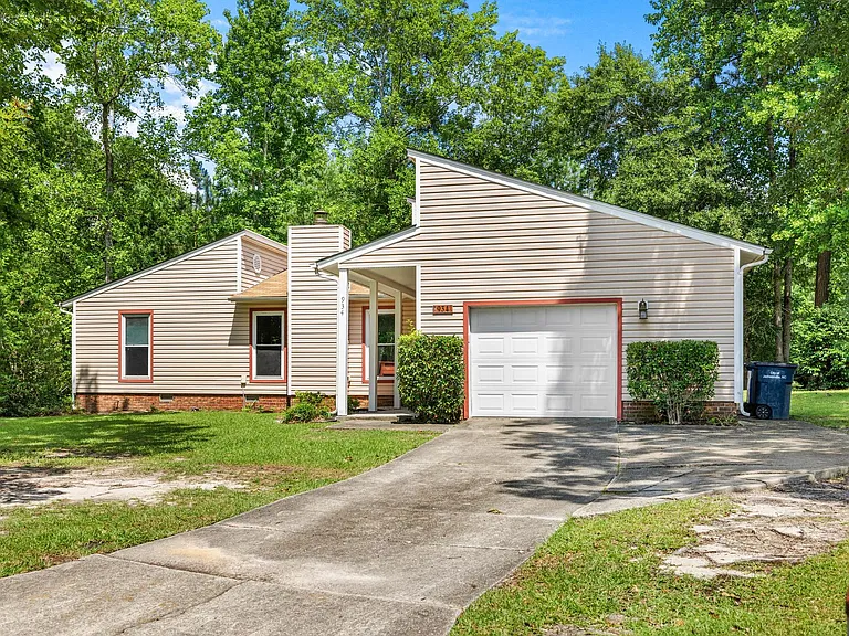 934 Welsh Ln — Photo 2