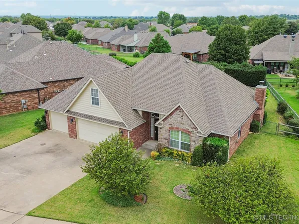 1916 W Woodbury St N, Broken Arrow, OK 74012