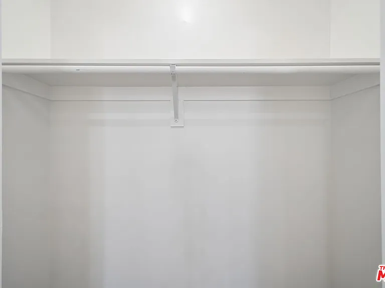 1029 N Gardner St — Photo 13