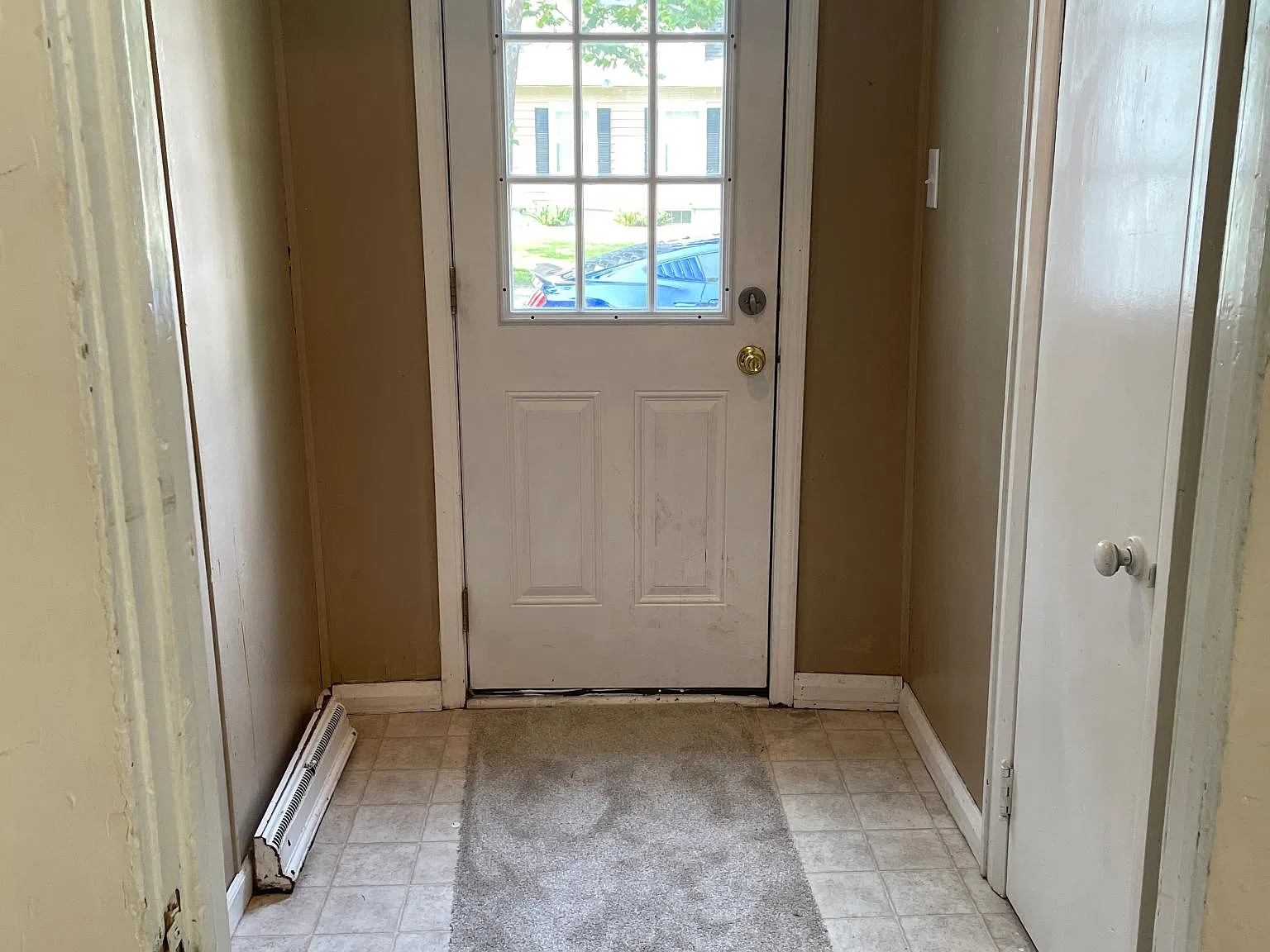3 bed, 1.5 bath, 1860 sqft, $750 — Photo 4