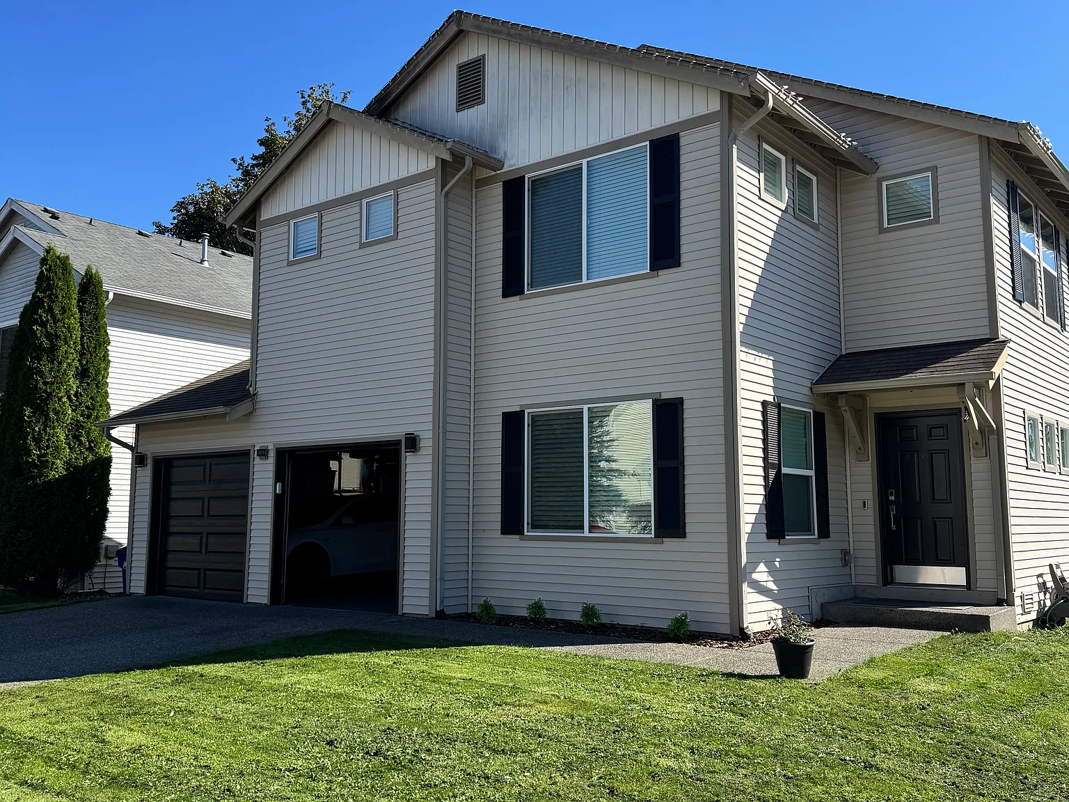 3 bed, 1930 sqft, $4,000 — Photo 2