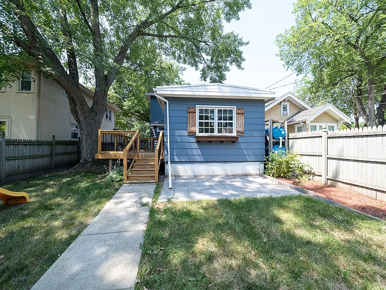 2654 Vincent Ave N — Photo 33